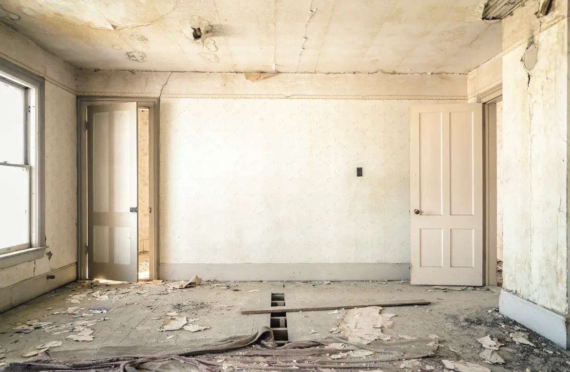 Waste disposal crew managing a cleanout project in Pinetop-Lakeside